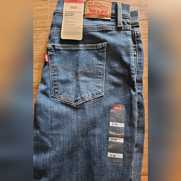Levi's Shaping Straight Leg Jean 31/30 NWT. - Picture 5 of 5